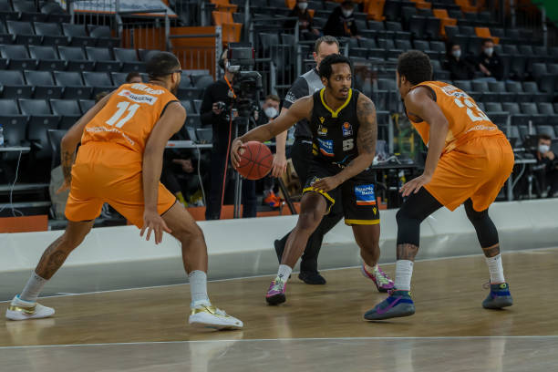 赫罗纳通过 赫罗纳通过