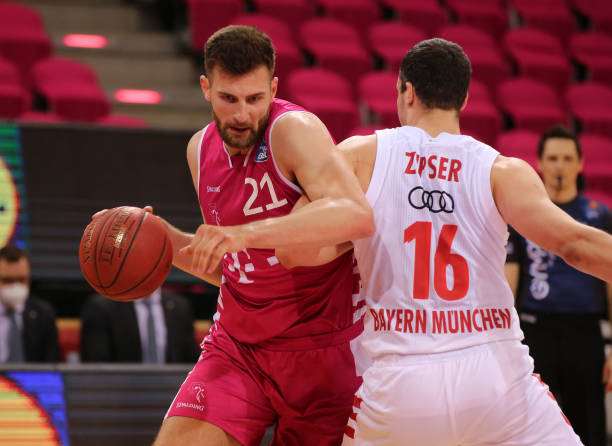 再次夺得足 再次夺得足